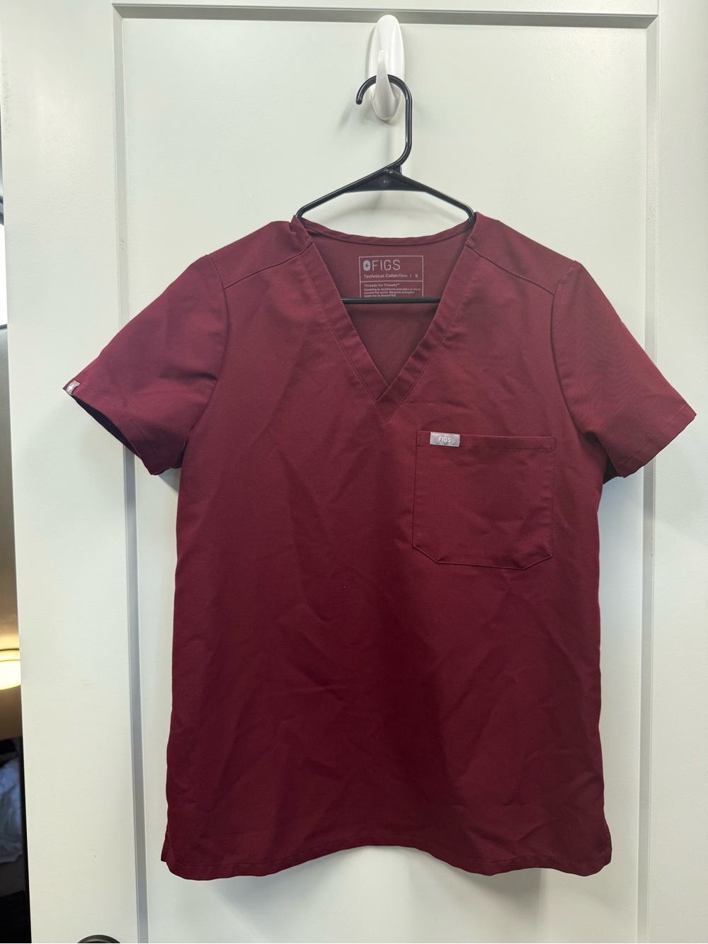 Figs Catarina Scrub Top V-Neck Pocket Maroon Red Medical Small